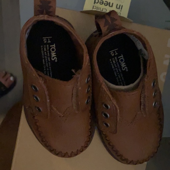 Tom’s toddler brown shoes